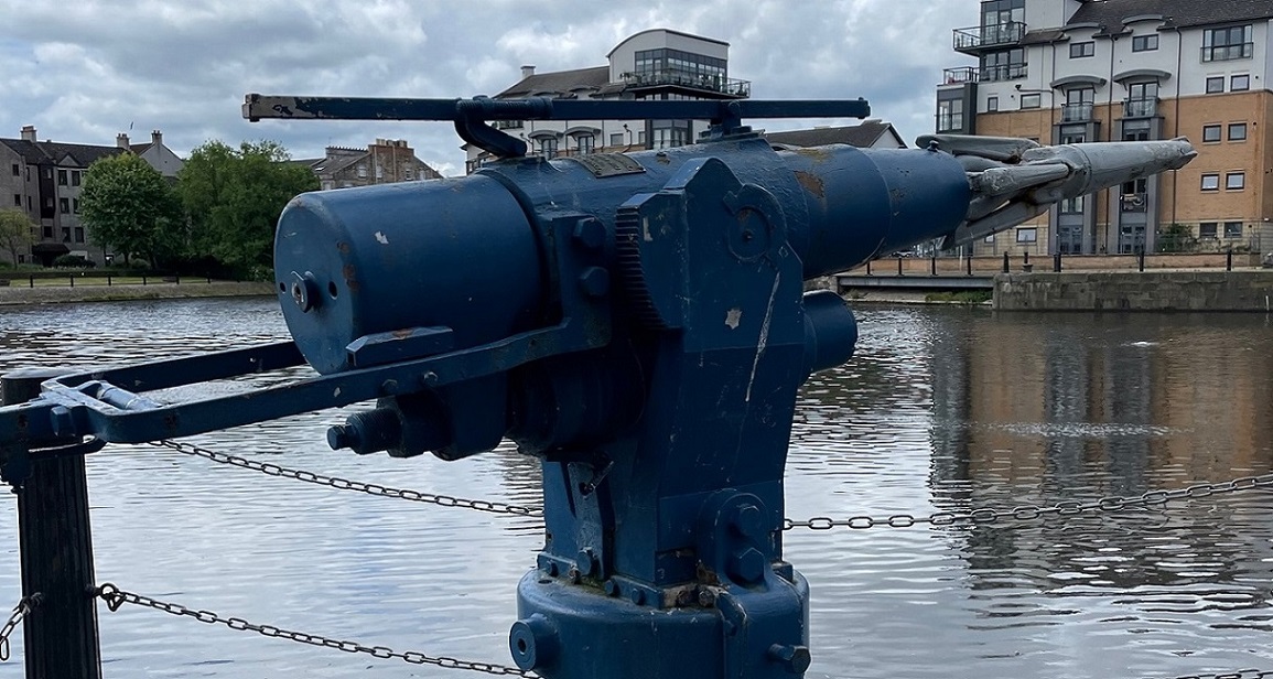Exploding whaling harpoon next to the Shore at Leith