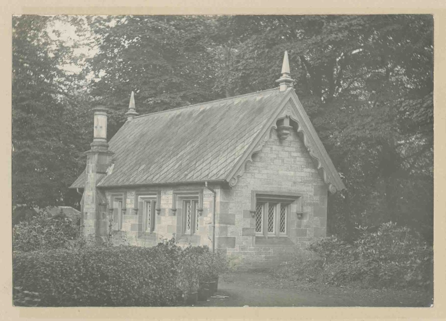 Small building in the grounds of Lauriston Castle