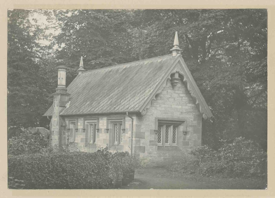Small building in the grounds of Lauriston Castle