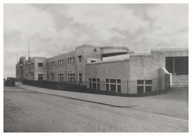 The Art Deco frontage of Portobello Bathing Pool in 1937