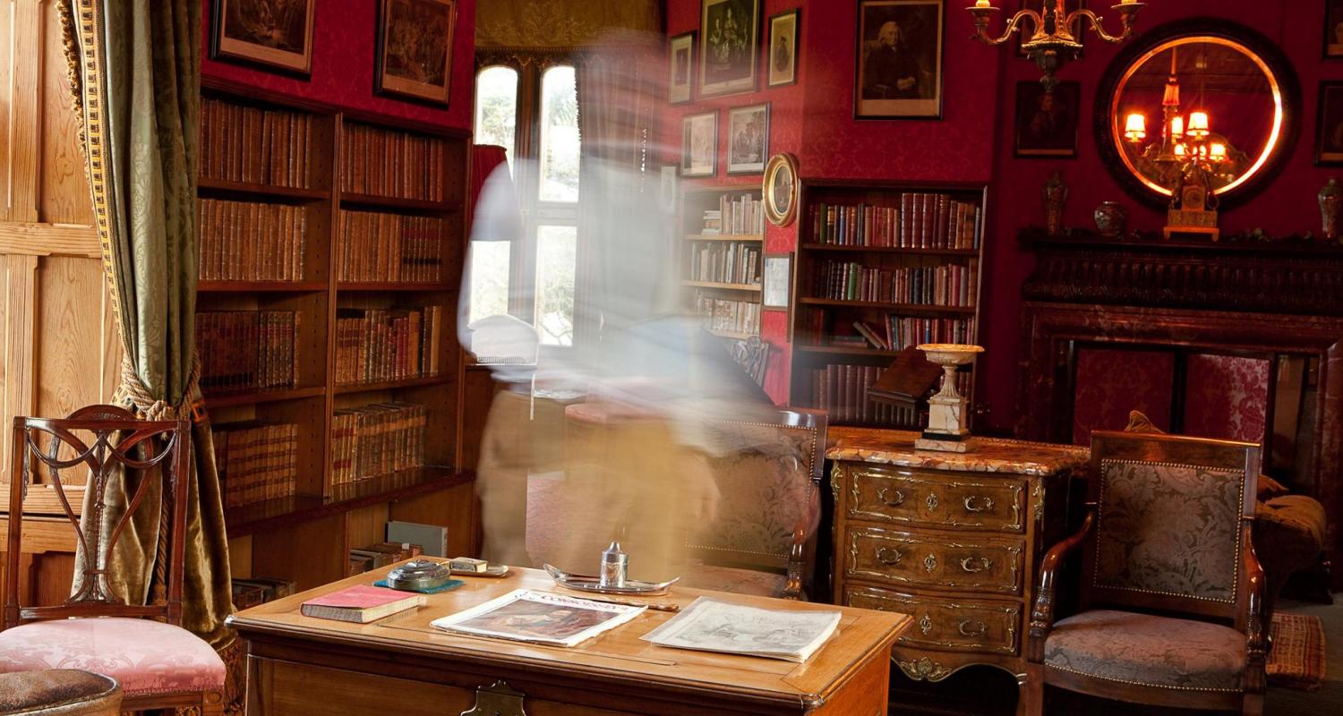 Photo showing interior of Lauriston Castle - The Library