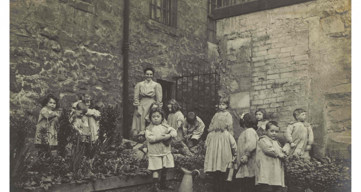 Lileen Hardy & children gardening (C) Museums & Galleries Edinburgh 