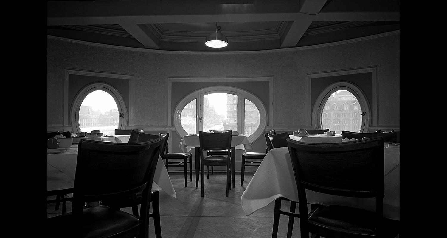 Black and white historical photo of Edinburgh Tea-room on North Bridge 