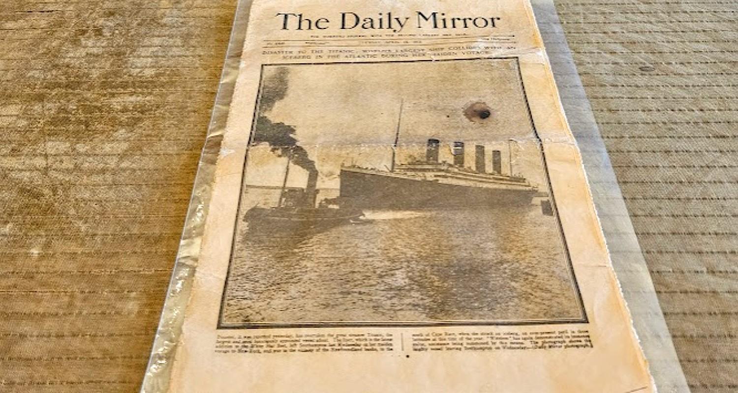 A photo of the Daily Mirror with its article about the Titanic