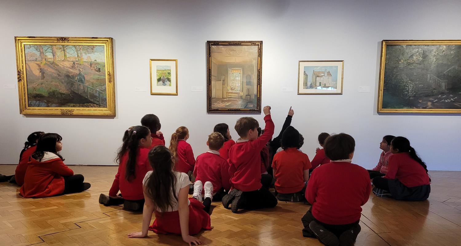 Royal Mile Primary School P5 pupils at John Henry Lorimer exhibition