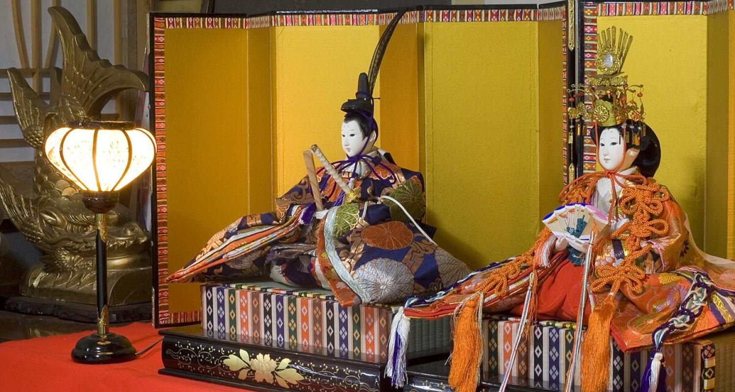 Hina dolls on display next to a lamp
