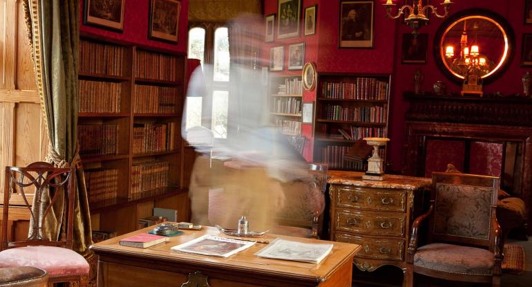 Photo showing interior of Lauriston Castle - The Library