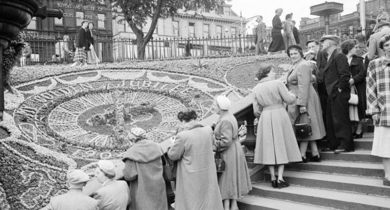 1950s picture of Edinburgh residents looking at the Floral Clock