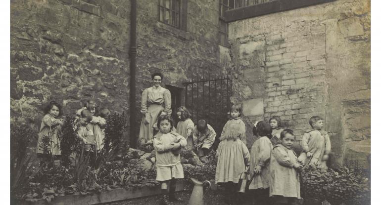 Lileen Hardy & children gardening (C) Museums & Galleries Edinburgh 