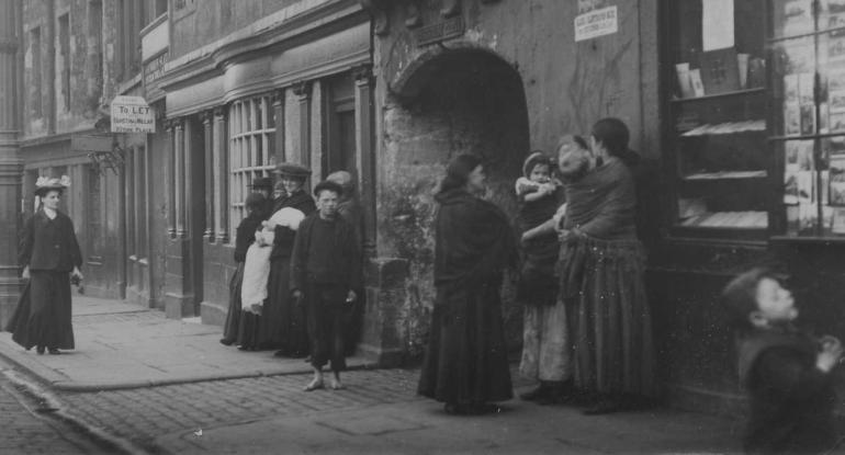 Canongate street scene 1901