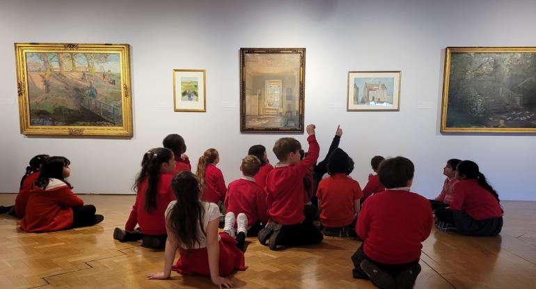 Royal Mile Primary School P5 pupils at John Henry Lorimer exhibition