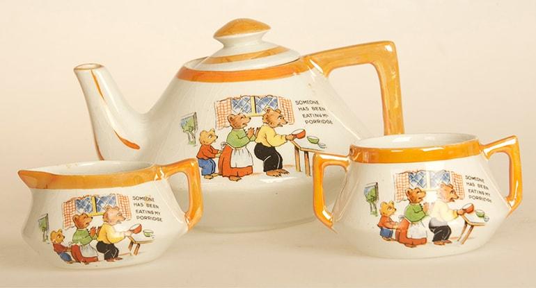 Teapot set at Museum of Childhood